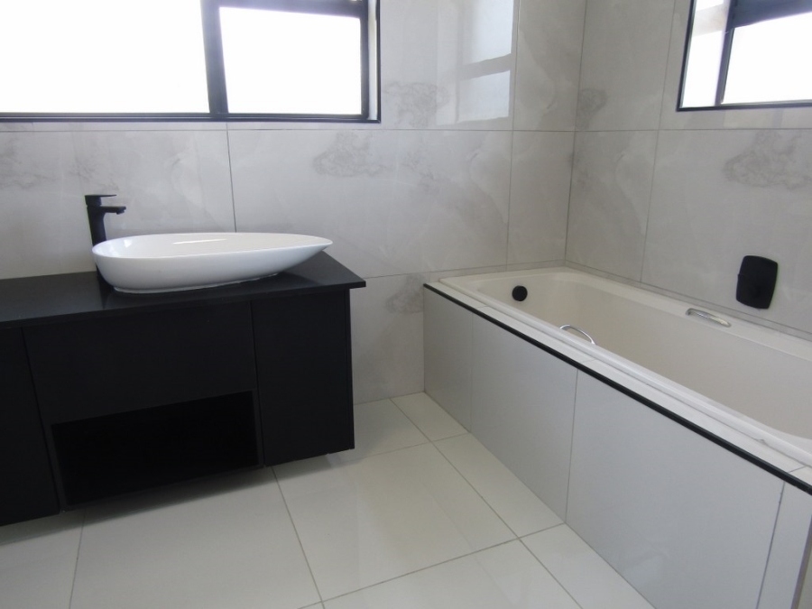 4 Bedroom Property for Sale in Humansdorp Eastern Cape